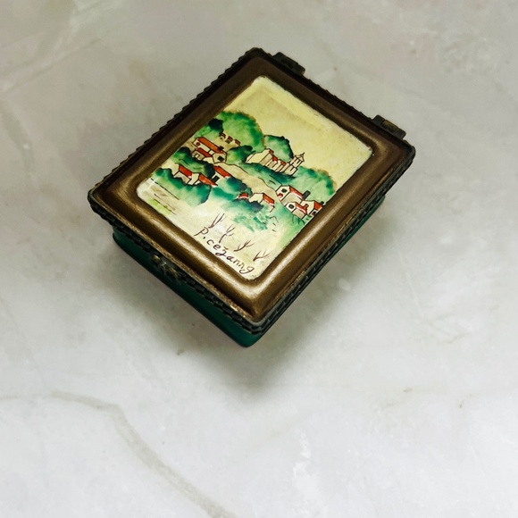 Picezanng Trinket Box. Vintage painting trinket box. Artwork Trinket box. Kelvin - Picture 1 of 6